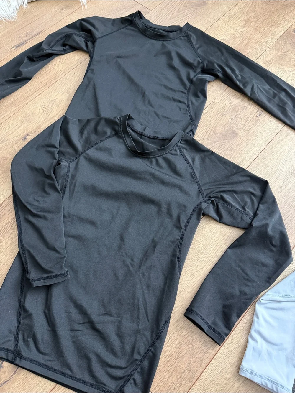 Kids Long Sleeve Rash Guard Tops - Picture 5 of 9